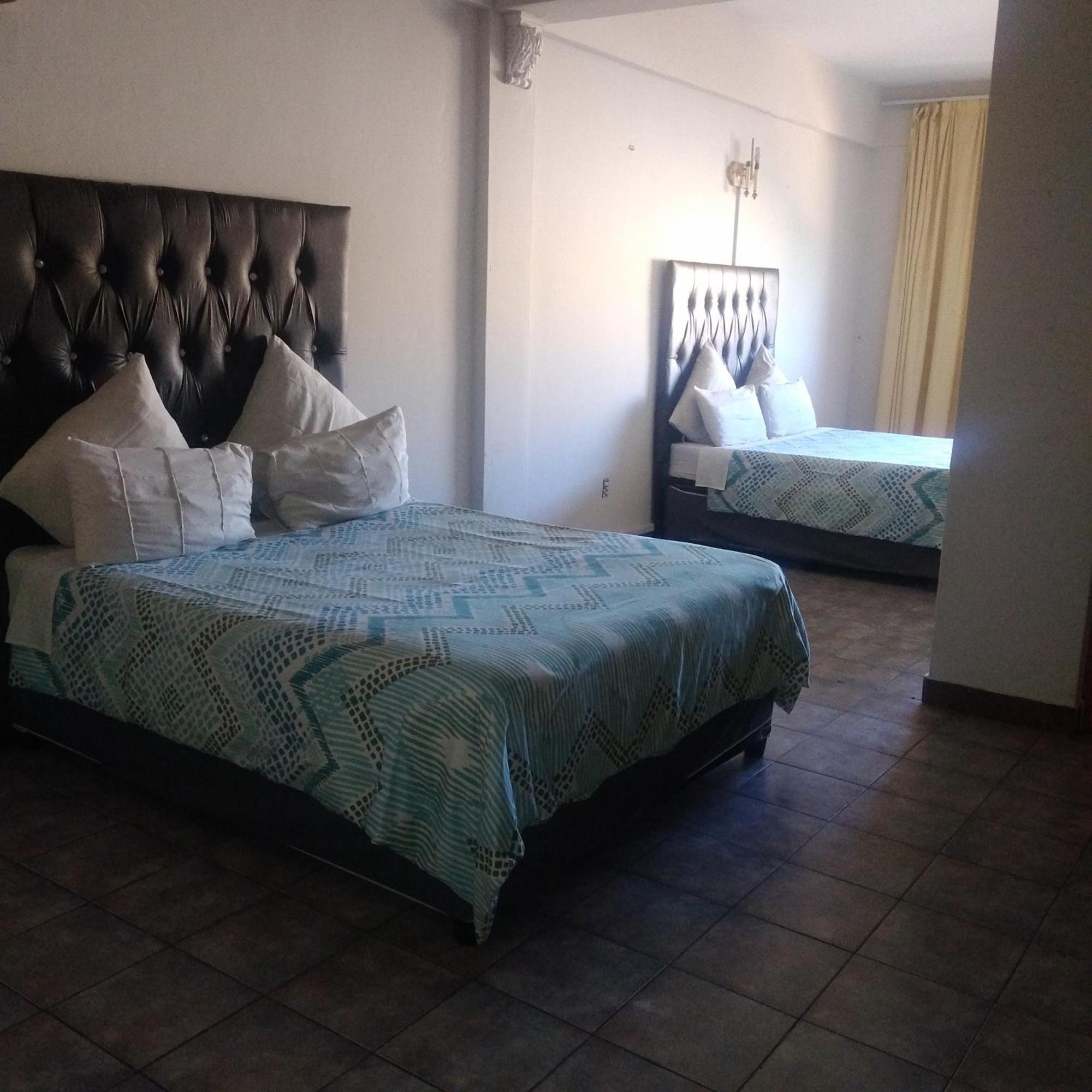 Tassili Lodge Кемптън Парк Екстериор снимка