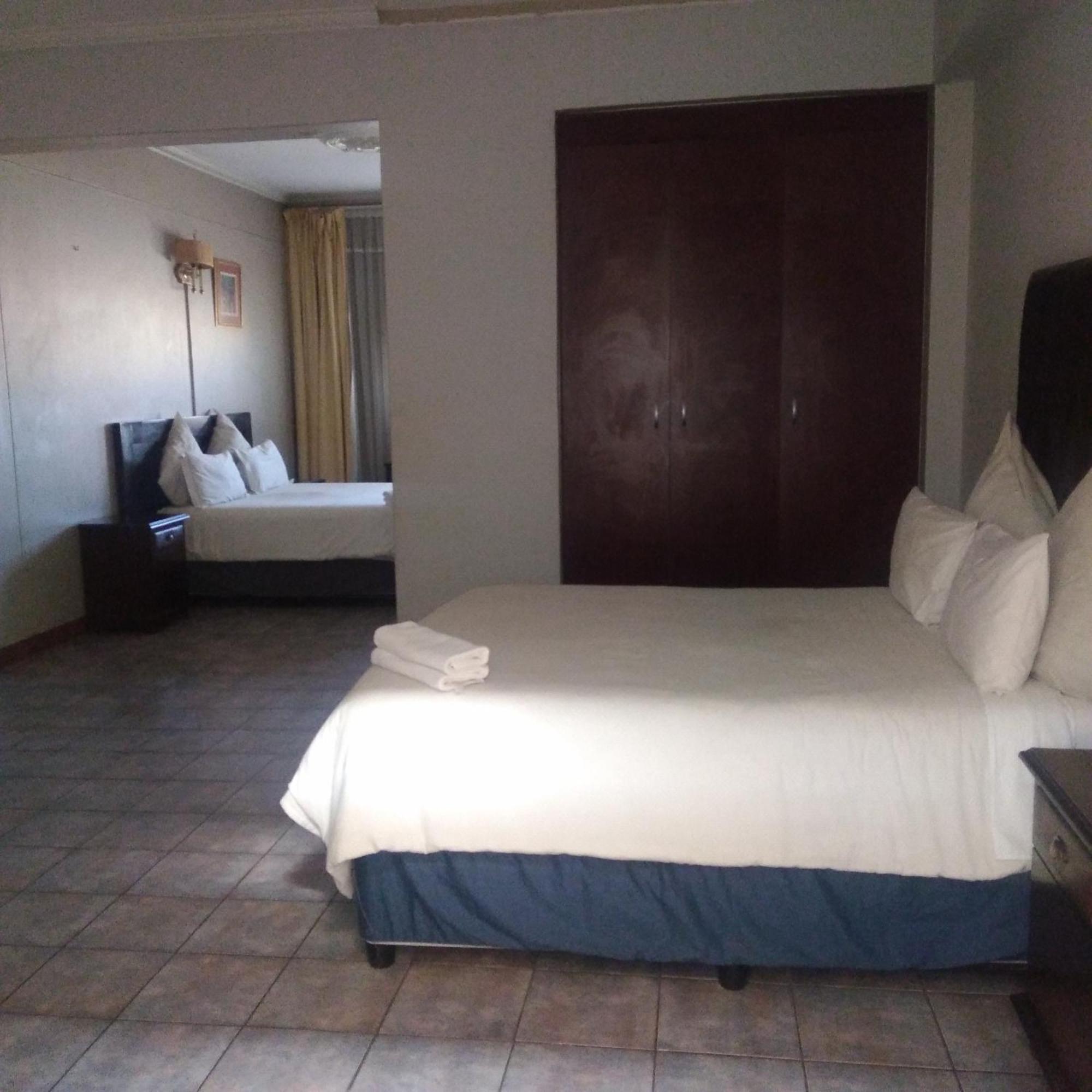 Tassili Lodge Кемптън Парк Екстериор снимка