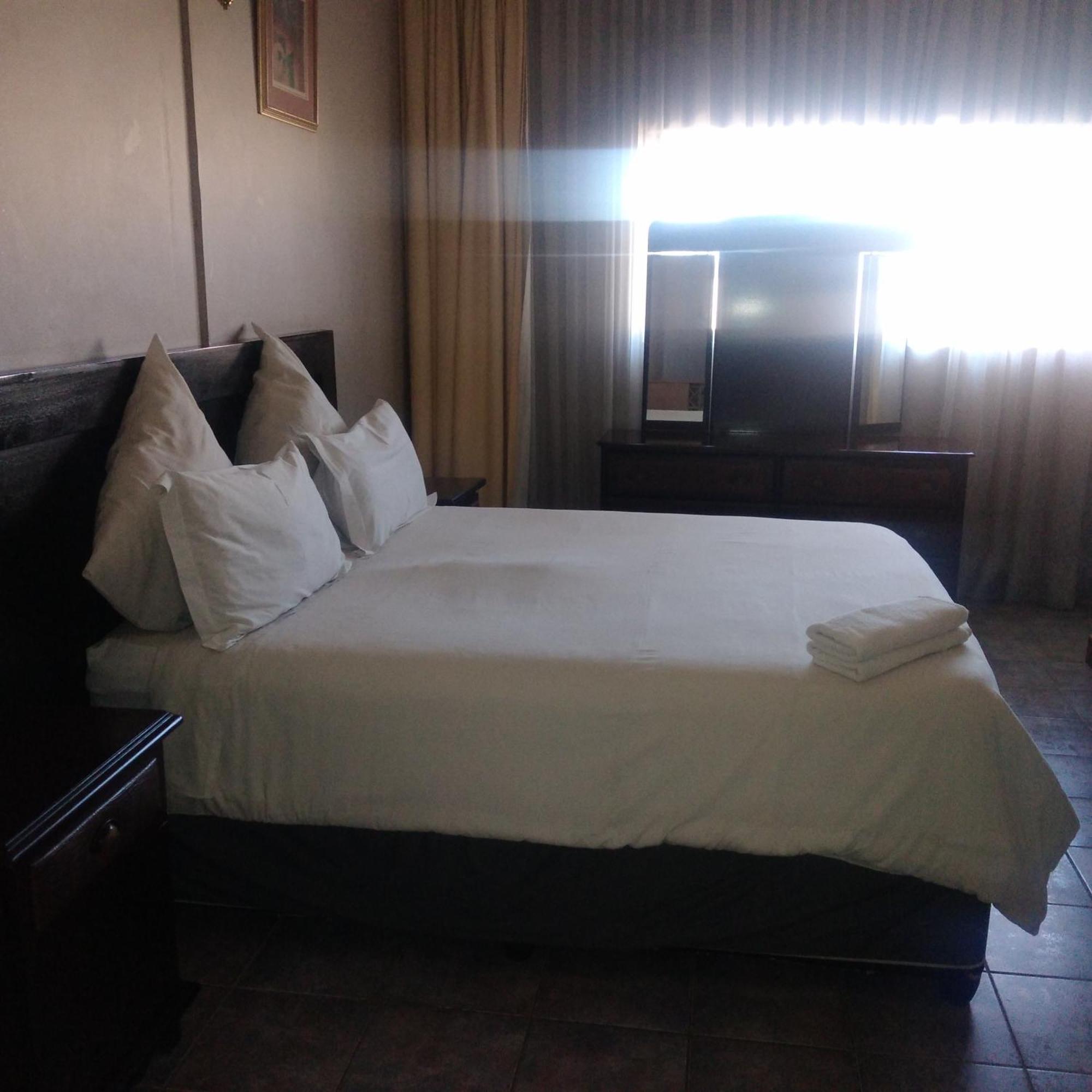 Tassili Lodge Кемптън Парк Екстериор снимка