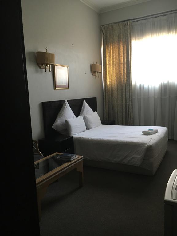 Tassili Lodge Кемптън Парк Екстериор снимка