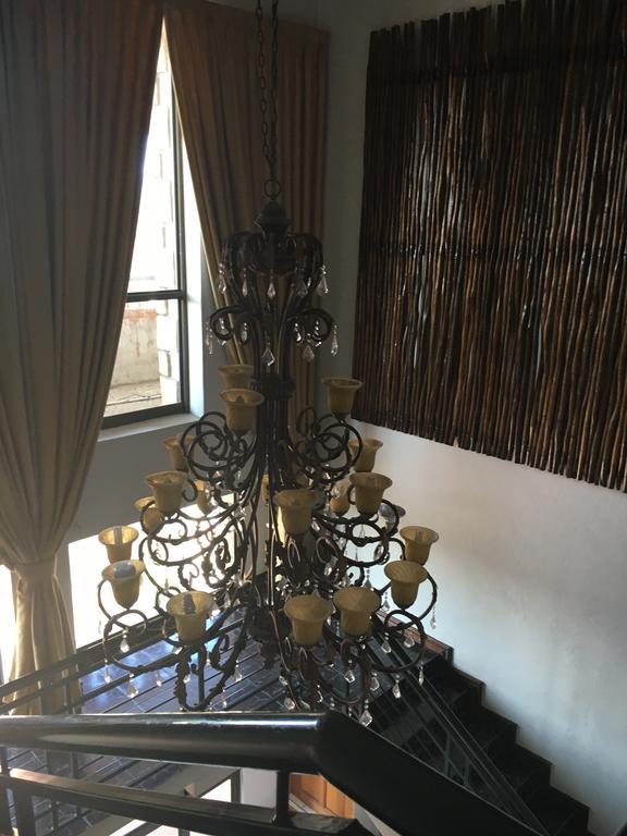 Tassili Lodge Кемптън Парк Екстериор снимка